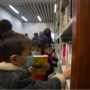 盐城市建湖县东方幼儿园走进图书馆体验行走悦读之旅