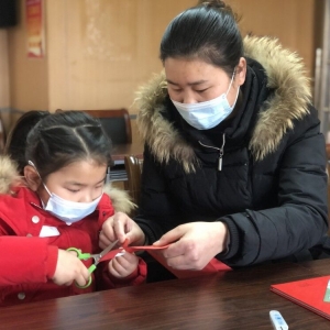 南通崇川曹公祠社区：绘本“悦”读知习俗  窗花“意”暖留通心 ...